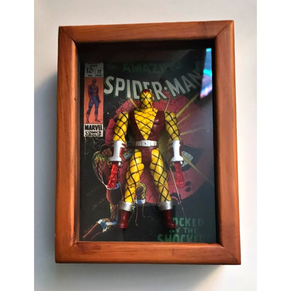 Vintage Marvel Comics Shocker Spider-Man Action Figure 1994 ToyBiz In Shadow Box